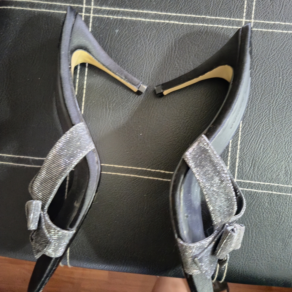 Ann Marino Silver Metallic Bow Slip-On Heels - Picture 2 of 7